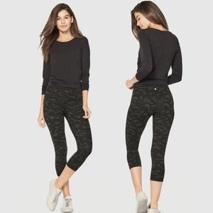 1072 lululemon Align Crop - Size 6 - Sequoia Camo Print Deep Coal Black - Nulu™